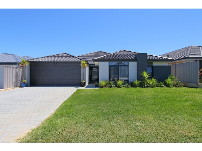 33 Nandina Avenue, Sinagra WA 6065