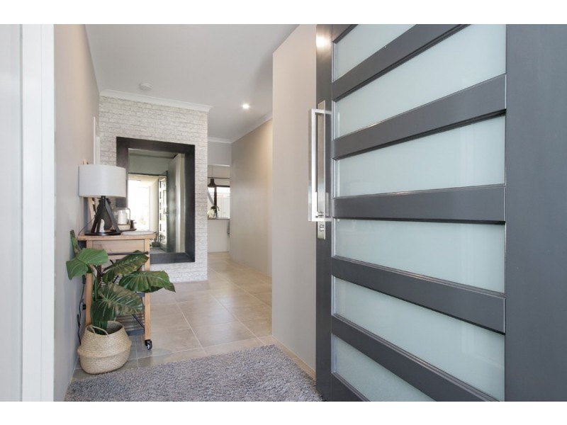 33 Nandina Avenue, Sinagra WA 6065