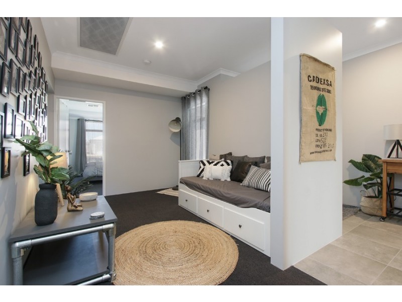 33 Nandina Avenue, Sinagra WA 6065