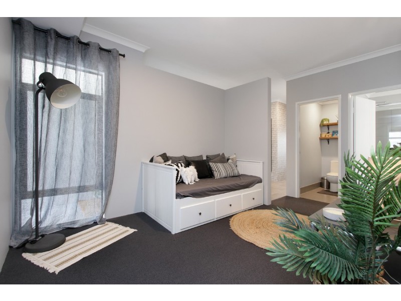 33 Nandina Avenue, Sinagra WA 6065