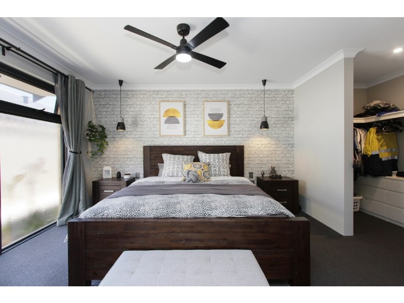 33 Nandina Avenue, Sinagra WA 6065