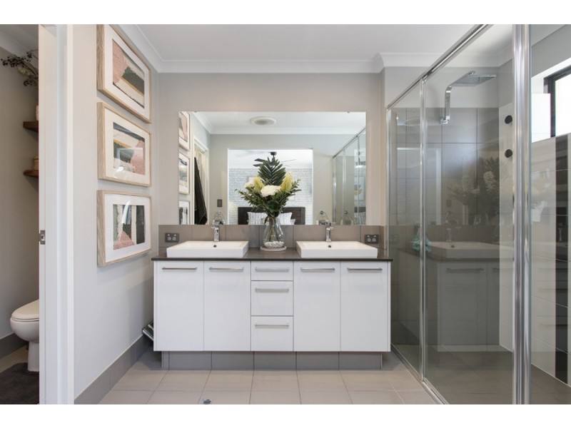 33 Nandina Avenue, Sinagra WA 6065