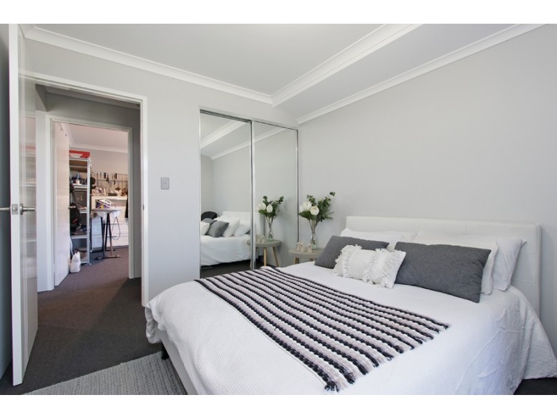 33 Nandina Avenue, Sinagra WA 6065