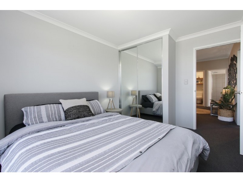 33 Nandina Avenue, Sinagra WA 6065