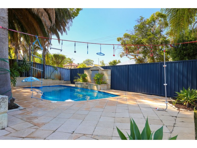11 Clarkside Court, Wanneroo WA 6065