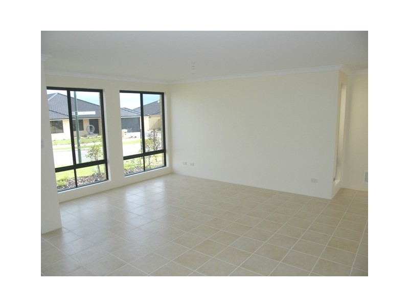 8A Ginsburg Turn, Tapping WA 6065