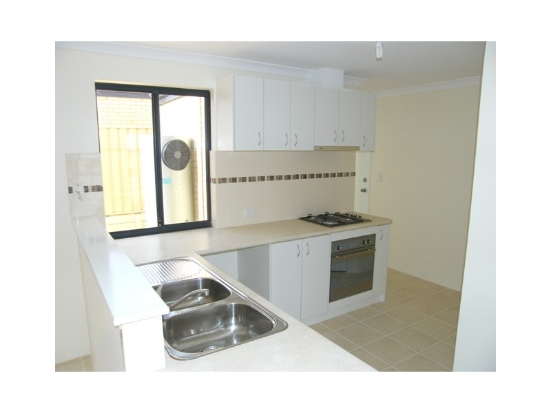 8A Ginsburg Turn, Tapping WA 6065