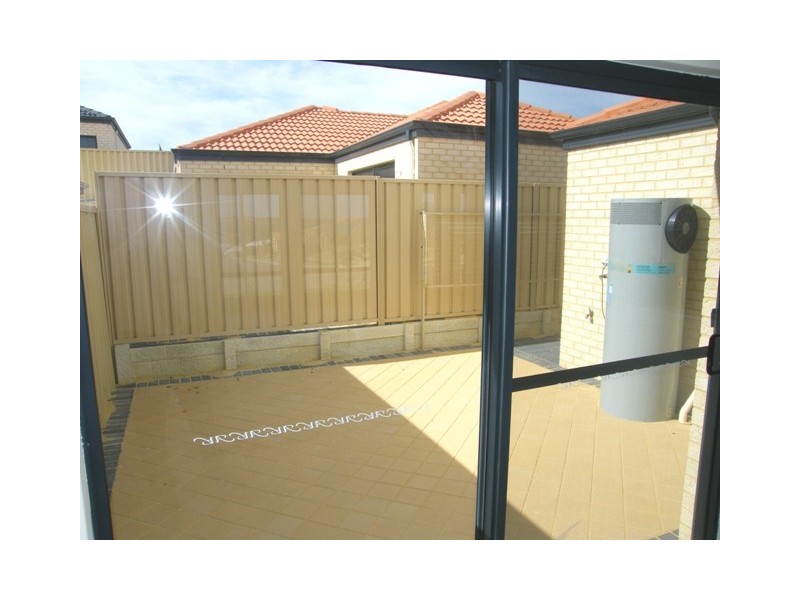 8A Ginsburg Turn, Tapping WA 6065