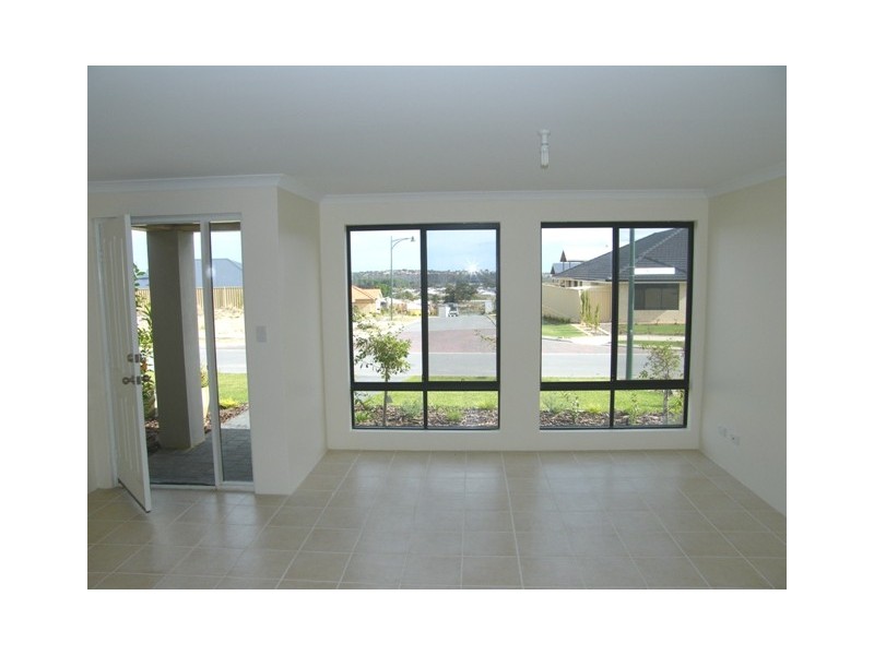 8A Ginsburg Turn, Tapping WA 6065