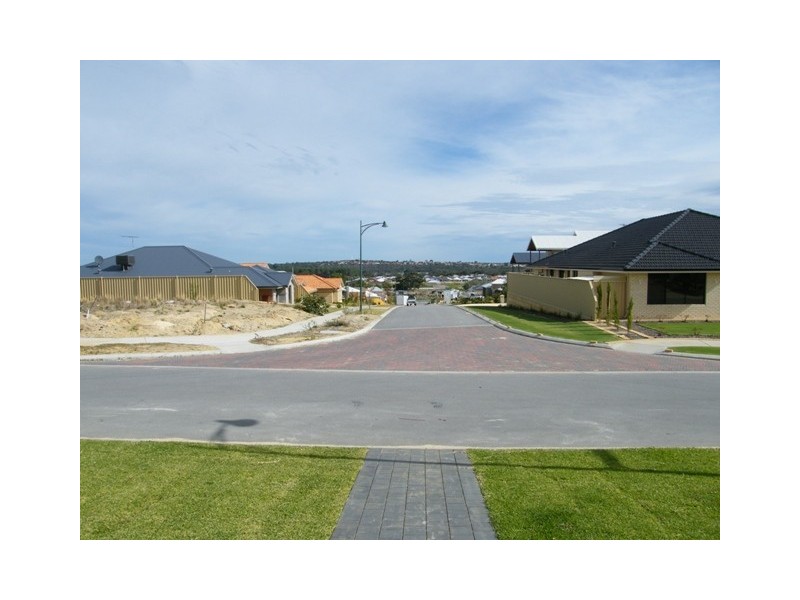 8A Ginsburg Turn, Tapping WA 6065