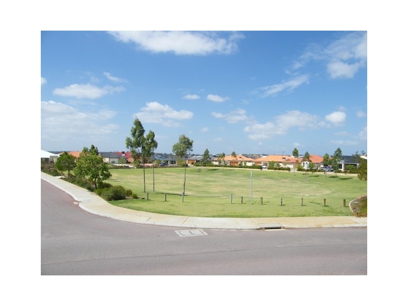 8A Ginsburg Turn, Tapping WA 6065