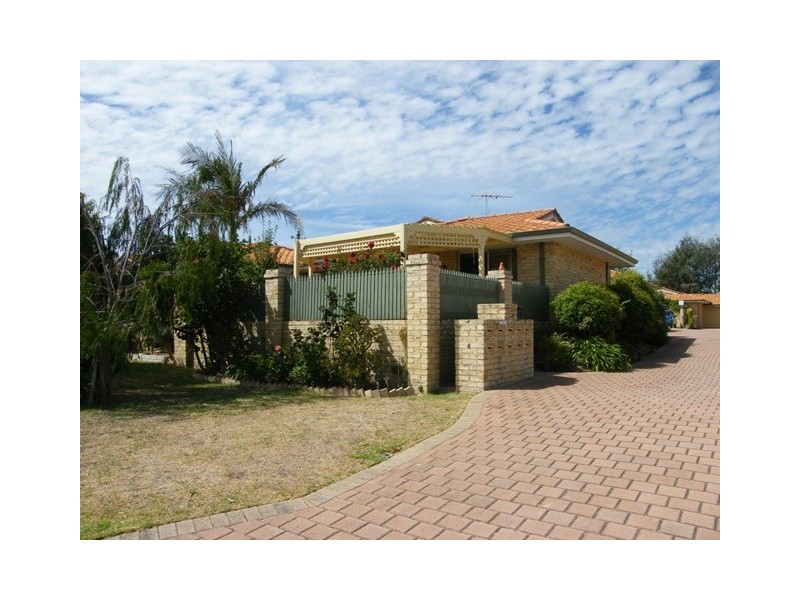 2/4  Callander Ave, Kinross WA 6028