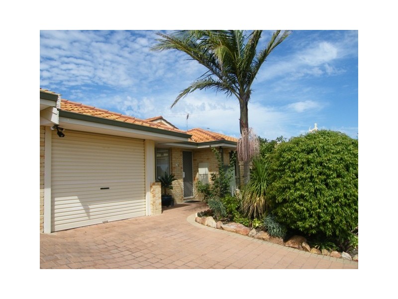 2/4  Callander Ave, Kinross WA 6028