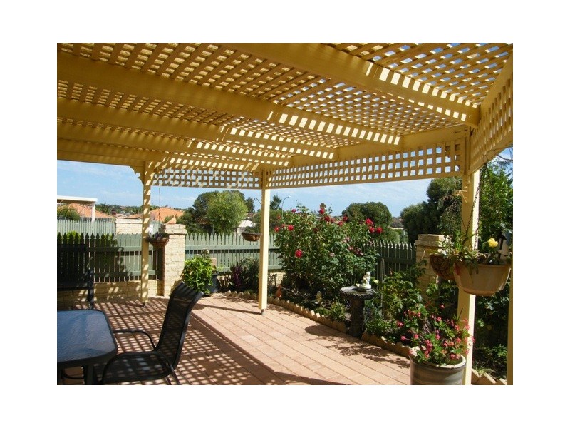 2/4  Callander Ave, Kinross WA 6028