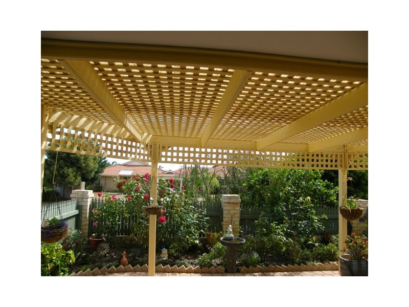 2/4  Callander Ave, Kinross WA 6028