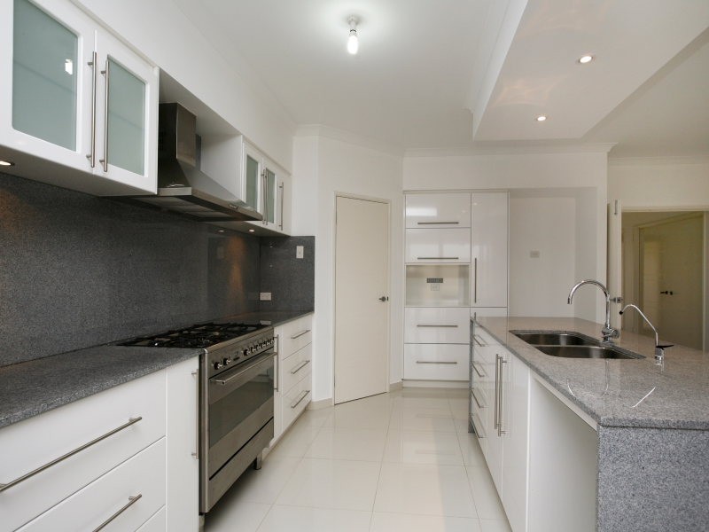 6 Bonvin Gardens, Tapping WA 6065