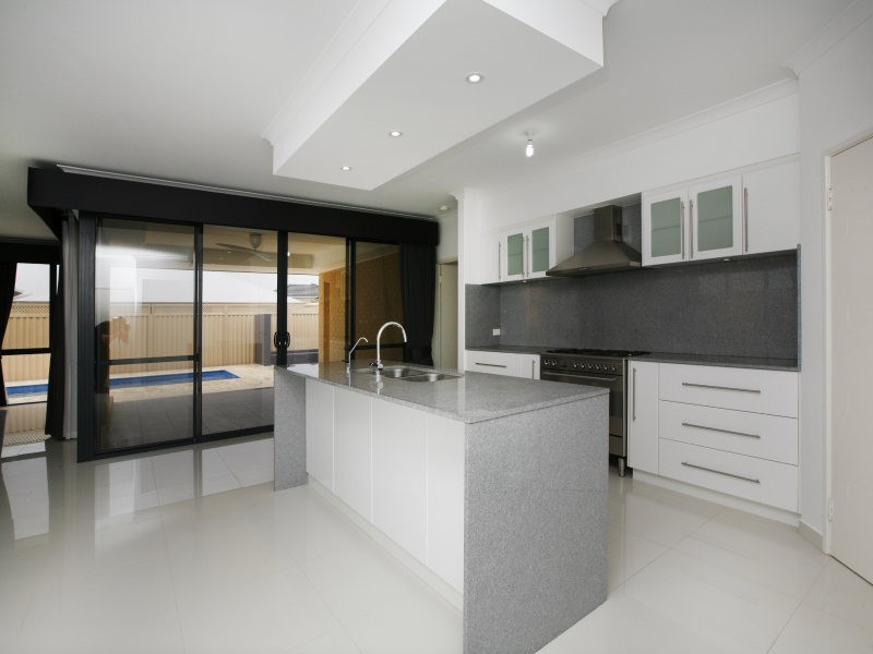 6 Bonvin Gardens, Tapping WA 6065