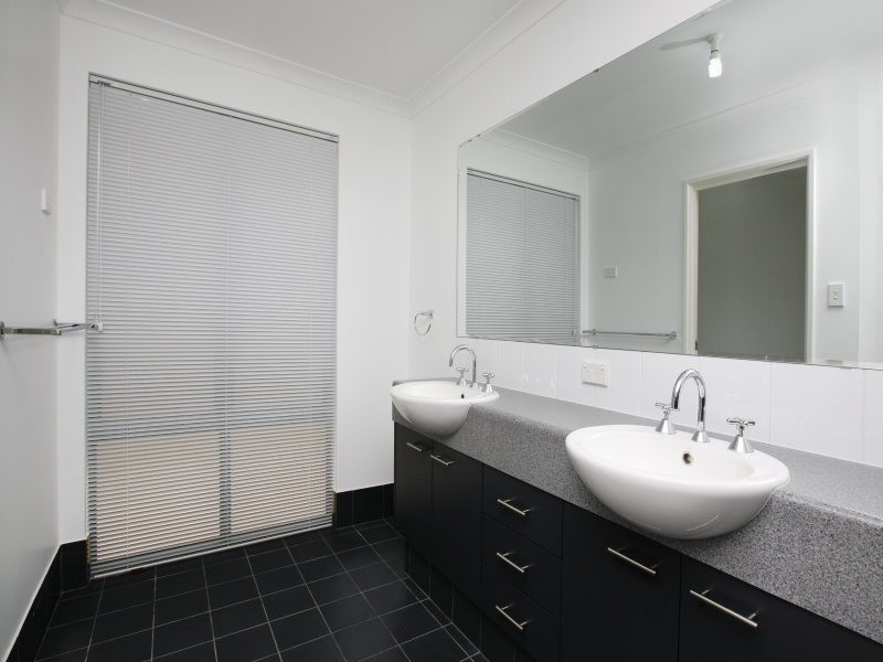 6 Bonvin Gardens, Tapping WA 6065