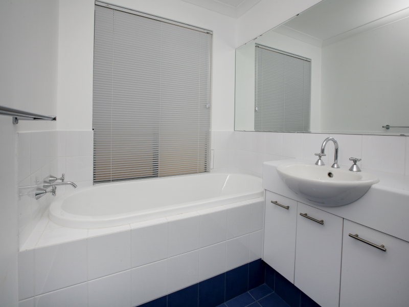 6 Bonvin Gardens, Tapping WA 6065