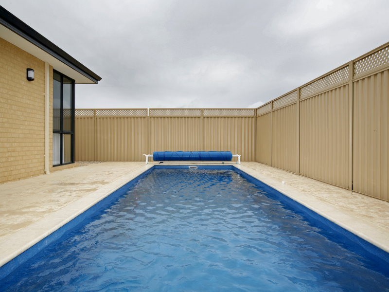 6 Bonvin Gardens, Tapping WA 6065