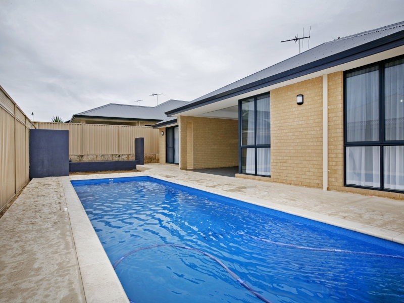 6 Bonvin Gardens, Tapping WA 6065