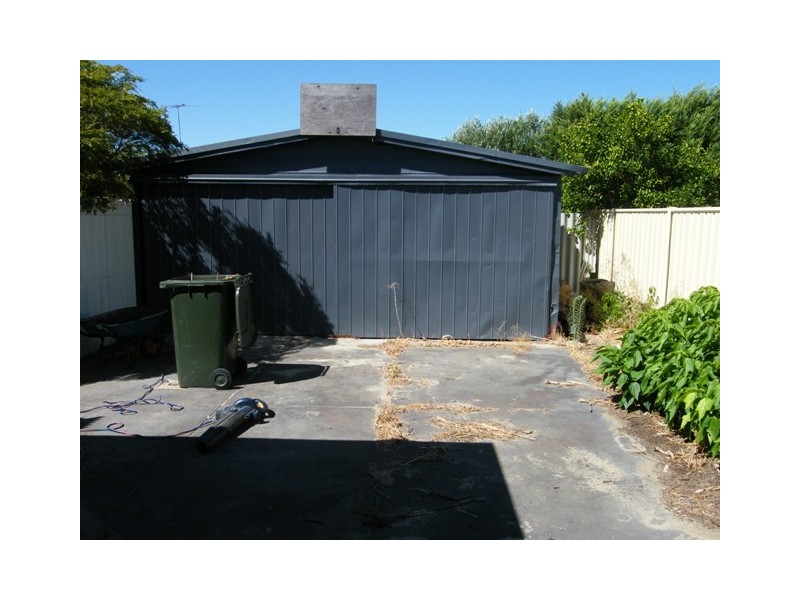 4 Muskoka Ave, Wanneroo WA 6065