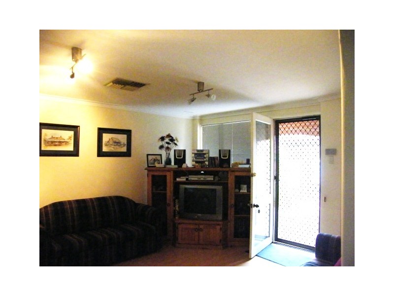 8A  Thompson Drive, Wanneroo WA 6065