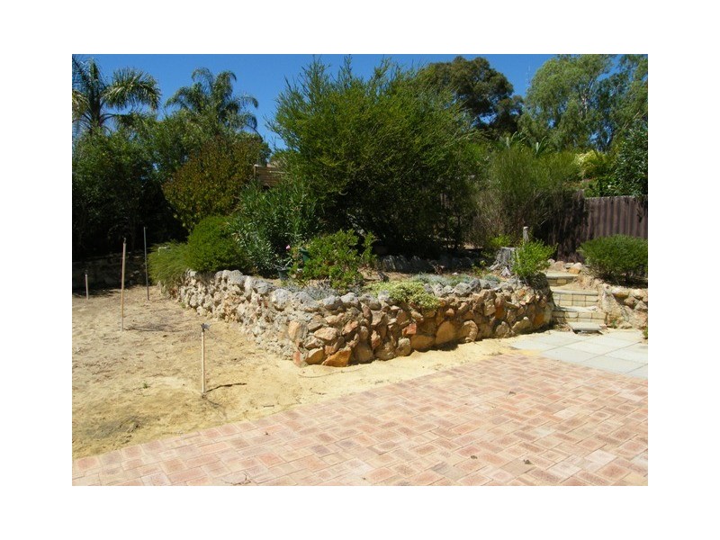 2 Yanna Place, Wanneroo WA 6065