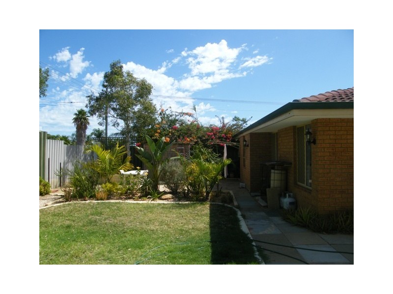 2 Lupin Court, Hocking WA 6065