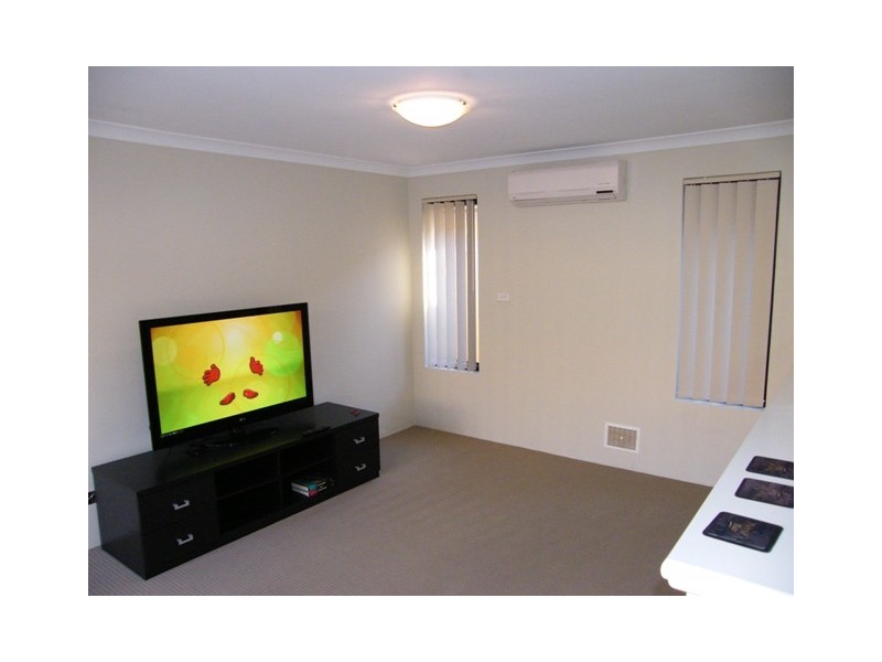 23 Jedburgh Loop, Sinagra WA 6065