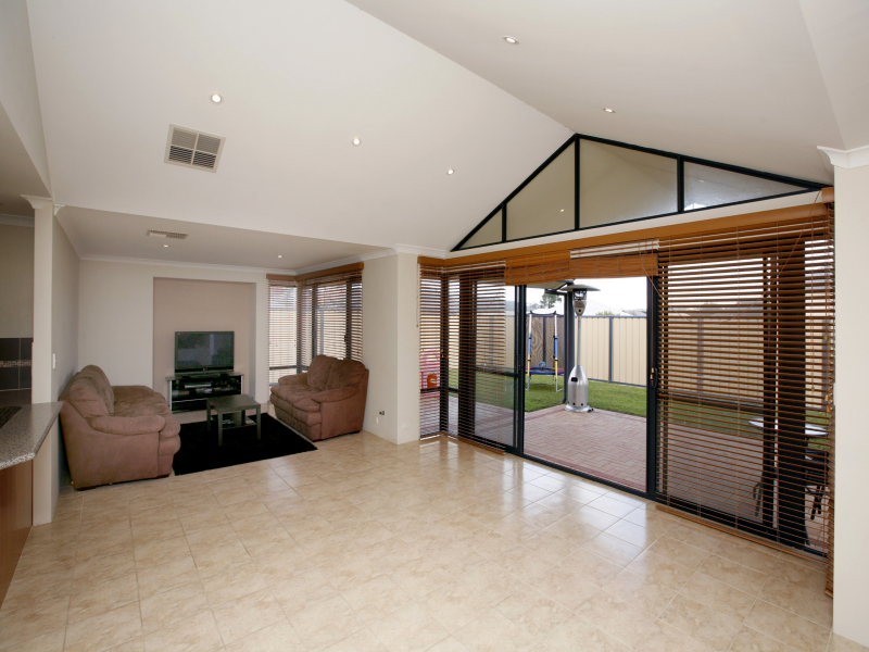 6 Goshawk Street, Tapping WA 6065