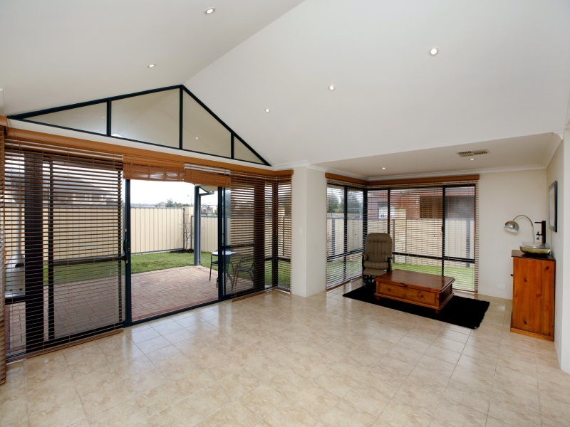 6 Goshawk Street, Tapping WA 6065