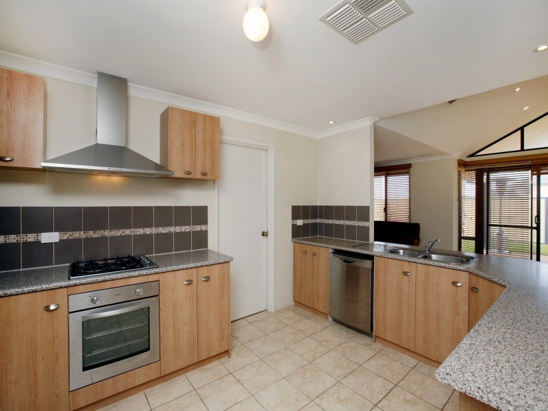 6 Goshawk Street, Tapping WA 6065