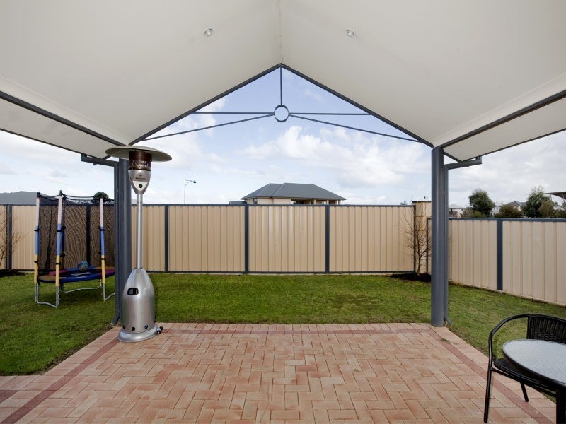 6 Goshawk Street, Tapping WA 6065