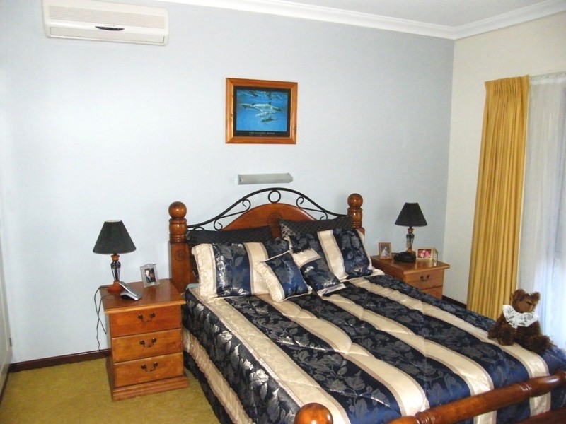 11 Sinagra Street, Wanneroo WA 6065