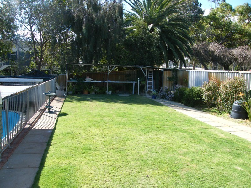 11 Sinagra Street, Wanneroo WA 6065