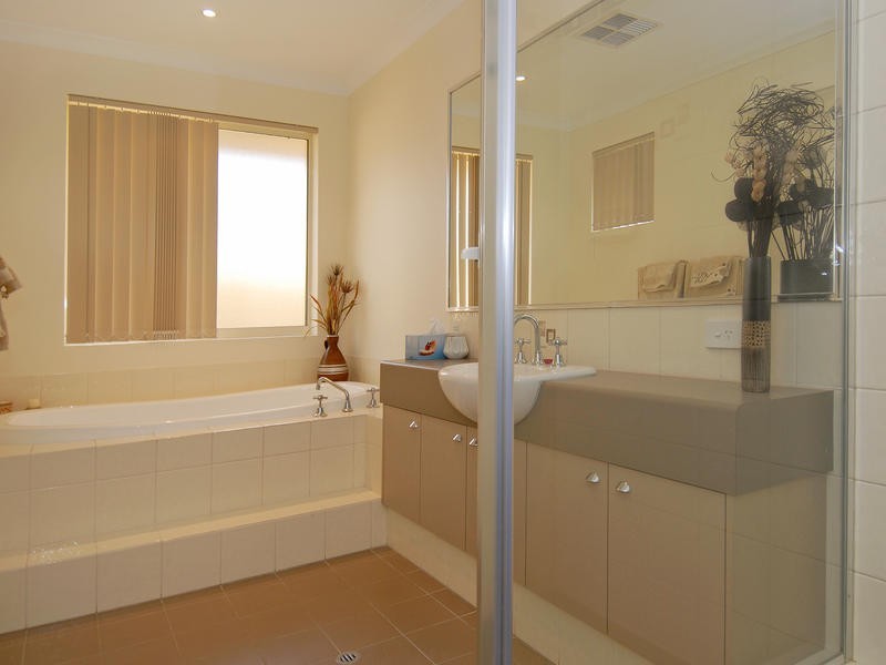 20  Amery Road, Hocking WA 6065