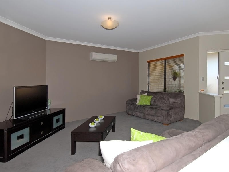 8 Carpenter Chase, Wanneroo WA 6065