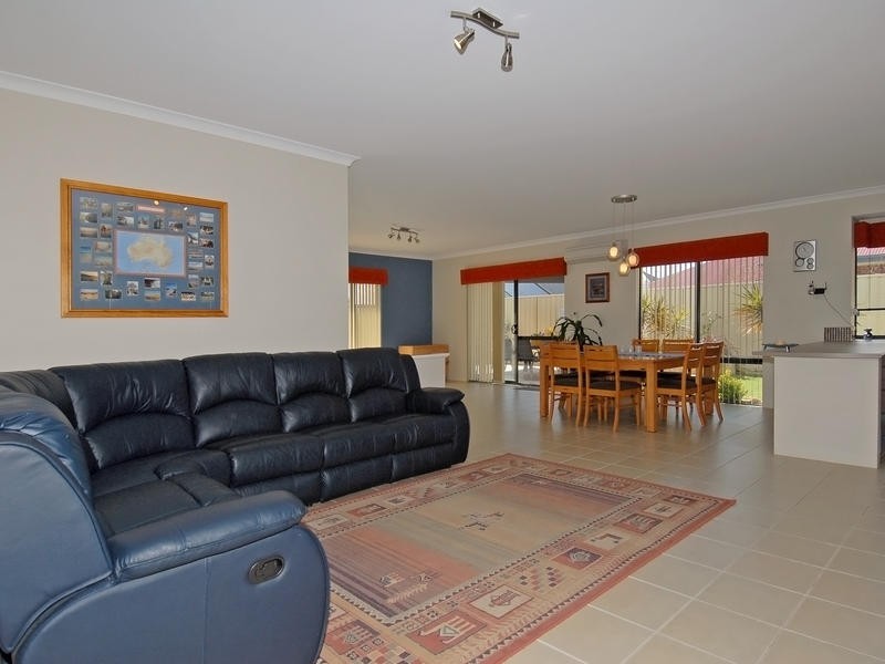 8 Carpenter Chase, Wanneroo WA 6065