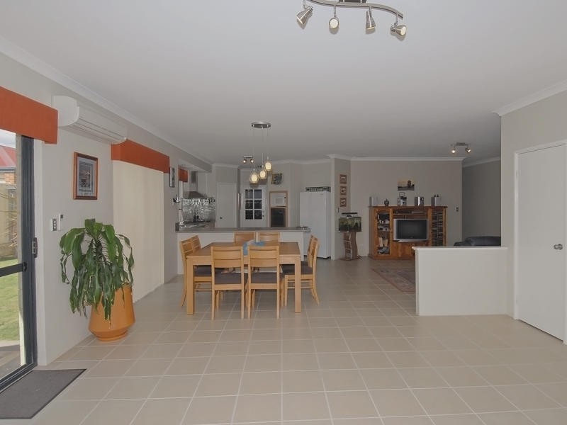 8 Carpenter Chase, Wanneroo WA 6065
