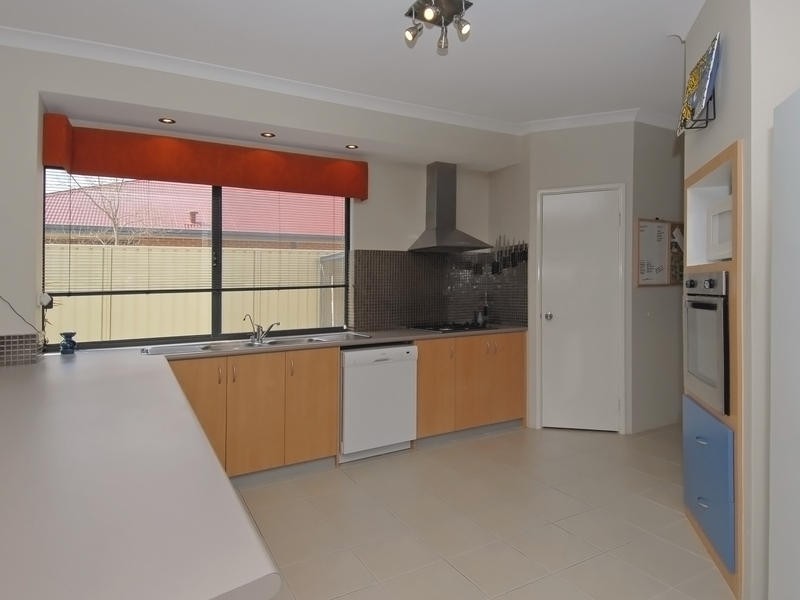 8 Carpenter Chase, Wanneroo WA 6065