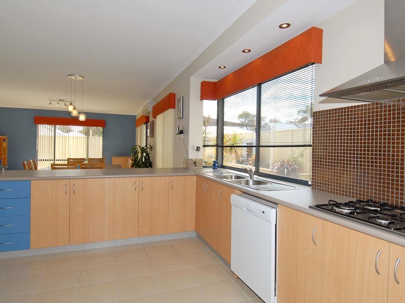 8 Carpenter Chase, Wanneroo WA 6065