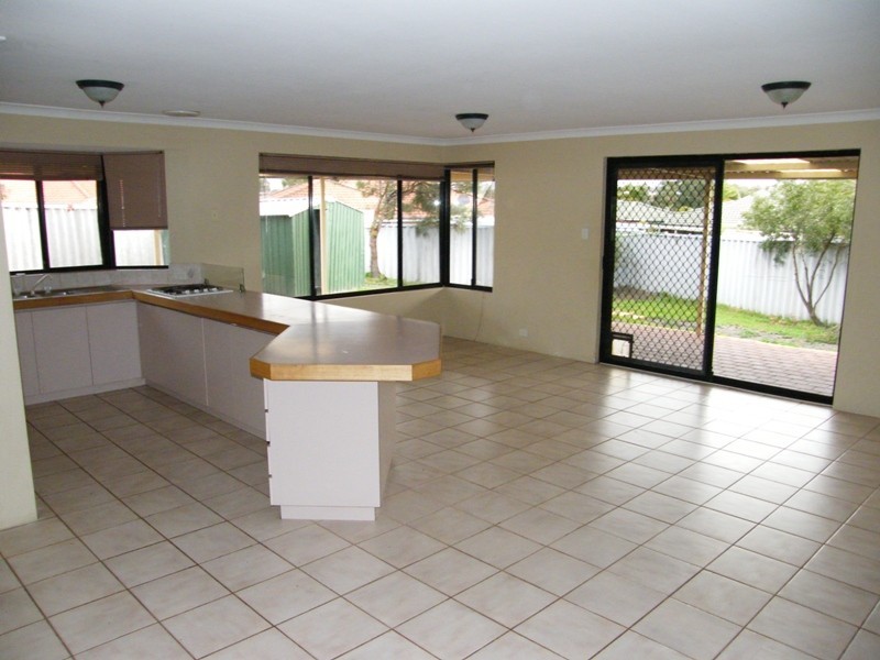 5 Aqua Court, Banksia Grove WA 6031