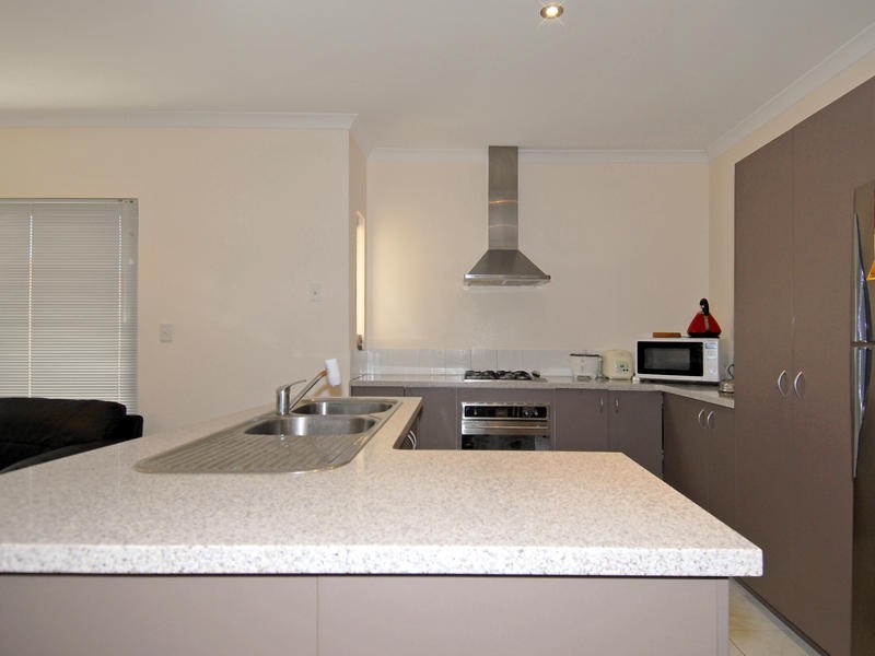 6 St. Louis Avenue, Hocking WA 6065