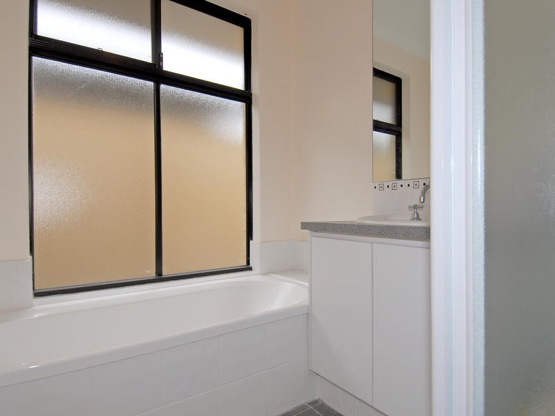 6 St. Louis Avenue, Hocking WA 6065