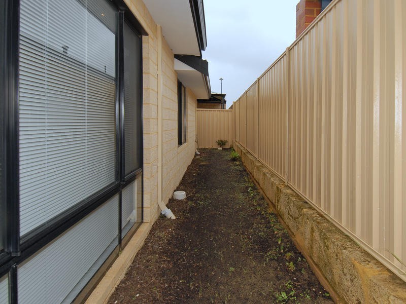 6 St. Louis Avenue, Hocking WA 6065