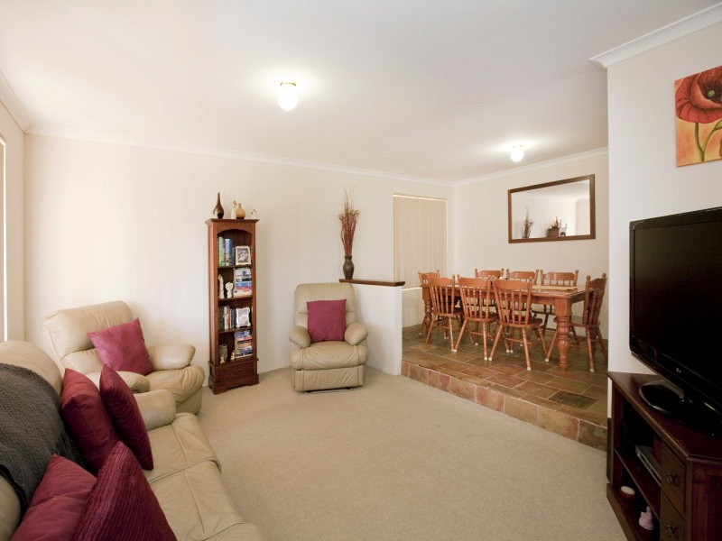 15 Woodlands Grove, Hocking WA 6065