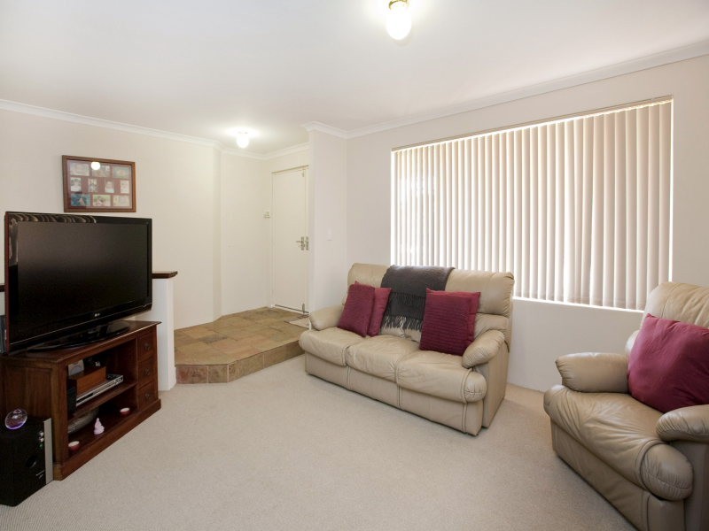 15 Woodlands Grove, Hocking WA 6065