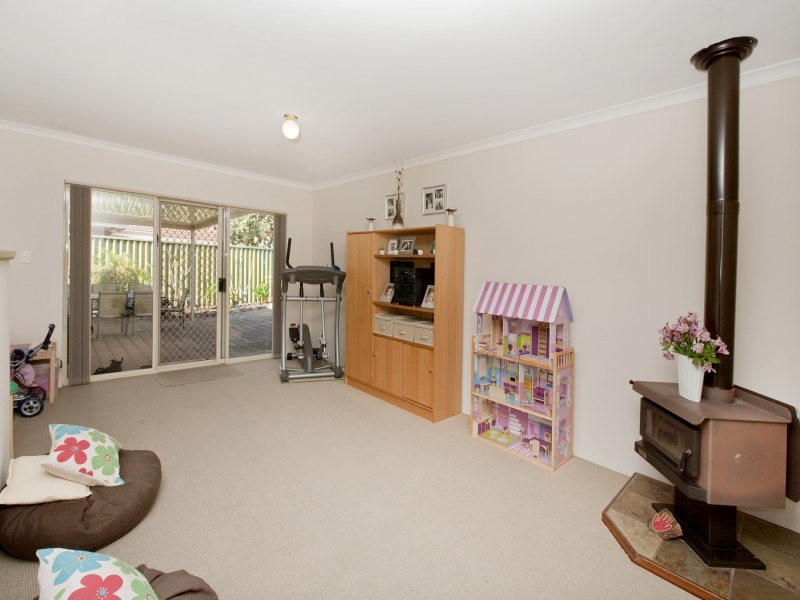 15 Woodlands Grove, Hocking WA 6065