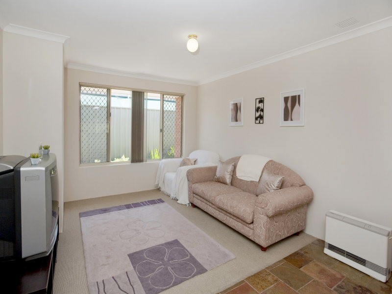 15 Woodlands Grove, Hocking WA 6065